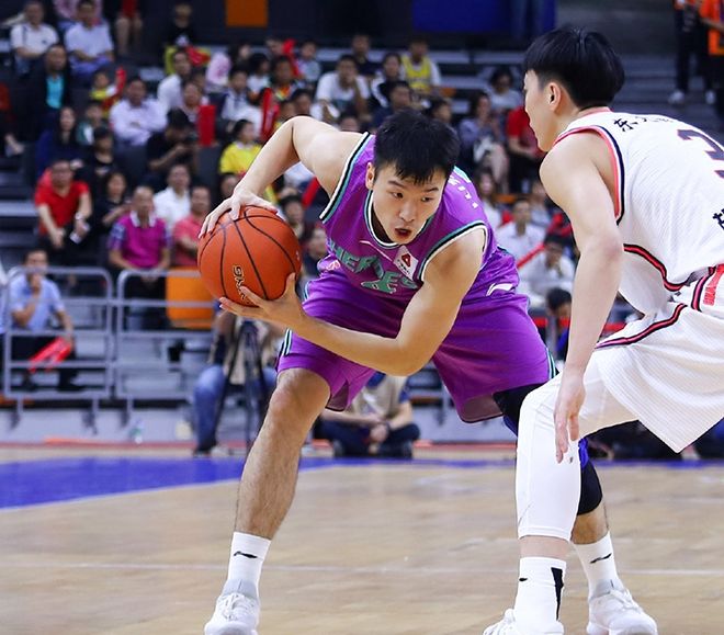 包含转会期NBA季后赛传出新动向，瓦伦西亚远射贴柱，管理层表态：质疑声仍在，资深球员宣示担当的词条